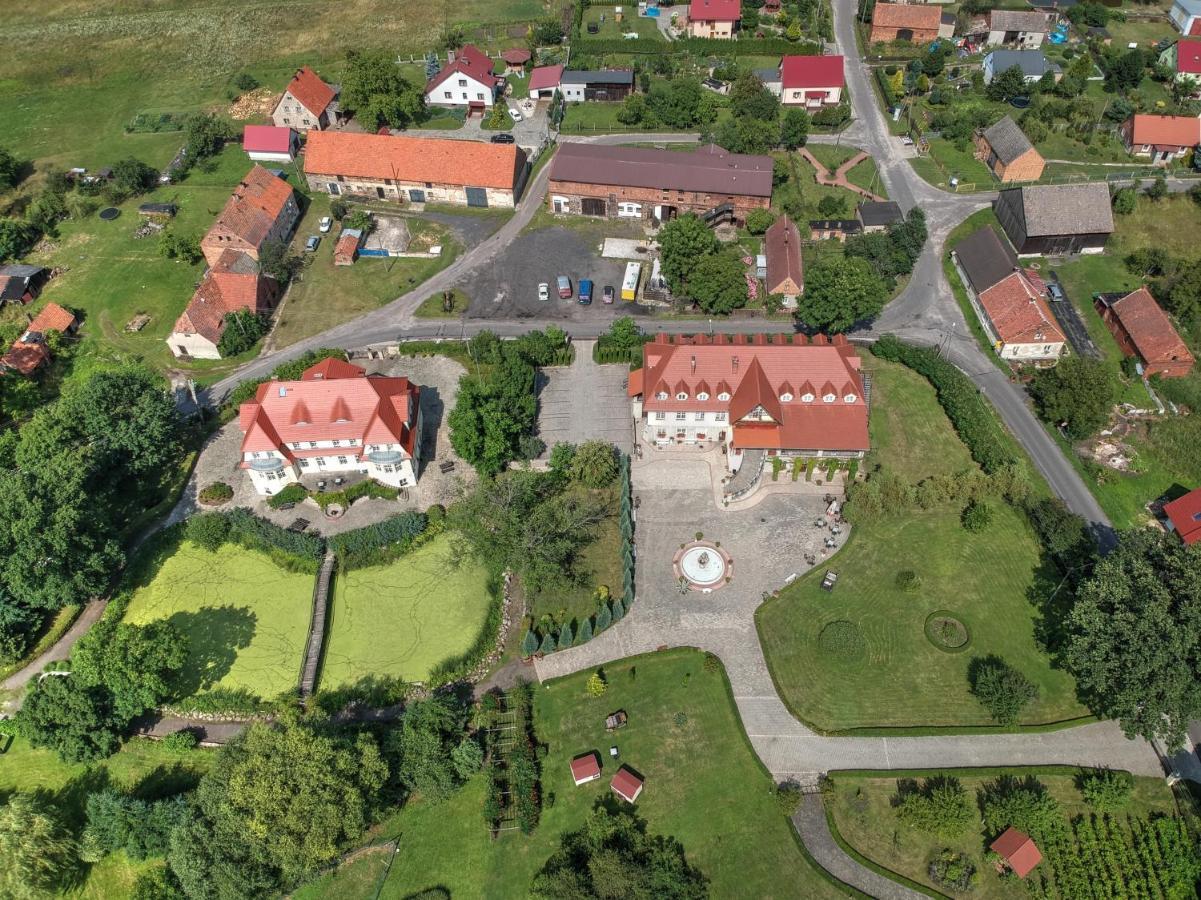 Zespol Palacowo-Parkowy Badzow Полковице Экстерьер фото